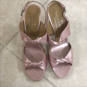 💕BEAUTIFUL VALENTINO SANDALS💕